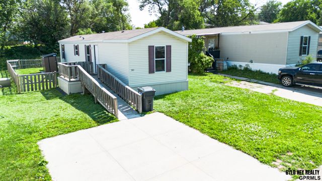 301 W Treehaven Drive, Lincoln, NE 68521