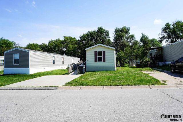 301 W Treehaven Drive, Lincoln, NE 68521