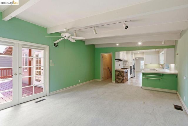 6480 Ascot Dr, Oakland, CA 94611