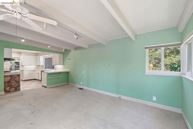 6480 Ascot Dr, Oakland, CA 94611