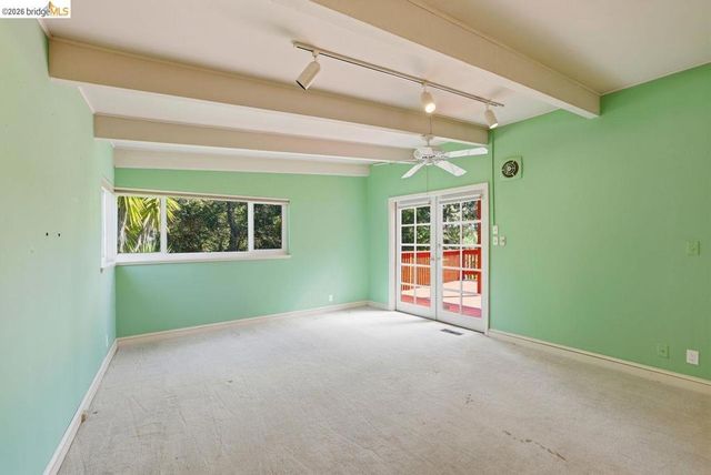 6480 Ascot Dr, Oakland, CA 94611
