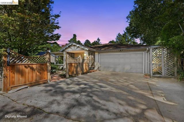 6480 Ascot Dr, Oakland, CA 94611