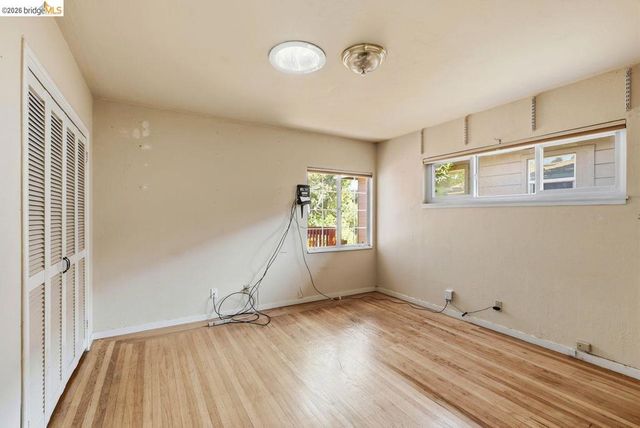 6480 Ascot Dr, Oakland, CA 94611