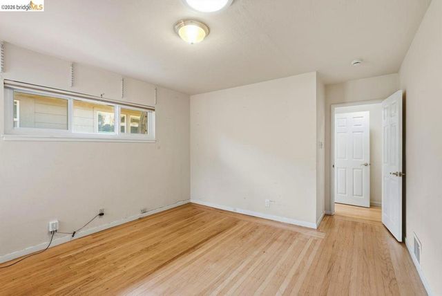 6480 Ascot Dr, Oakland, CA 94611