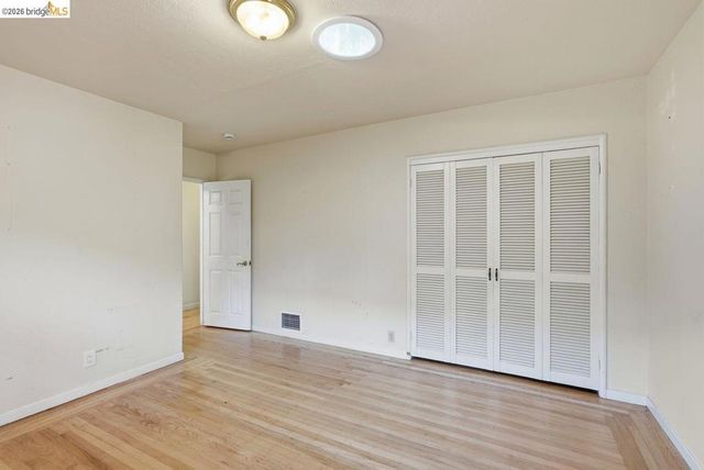 6480 Ascot Dr, Oakland, CA 94611
