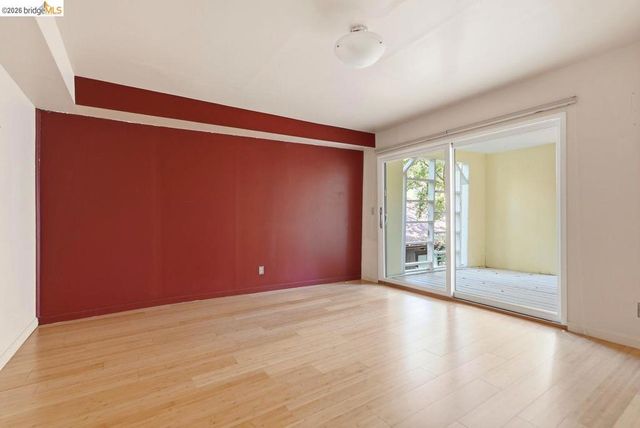 6480 Ascot Dr, Oakland, CA 94611