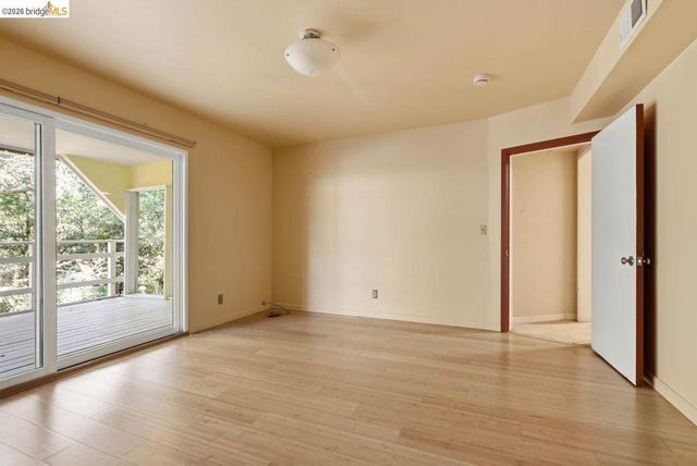 6480 Ascot Dr, Oakland, CA 94611
