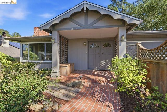 6480 Ascot Dr, Oakland, CA 94611
