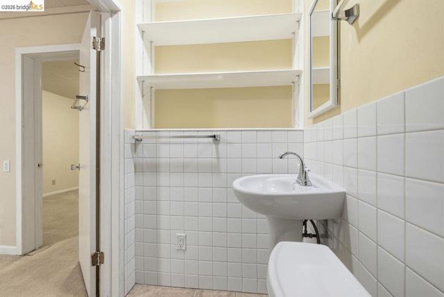 6480 Ascot Dr, Oakland, CA 94611