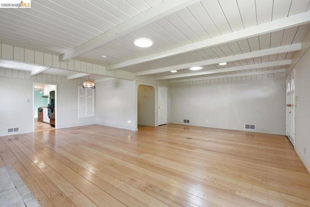 6480 Ascot Dr, Oakland, CA 94611