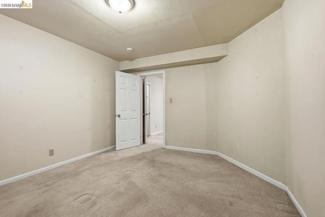 6480 Ascot Dr, Oakland, CA 94611