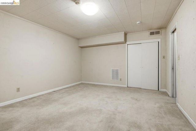6480 Ascot Dr, Oakland, CA 94611