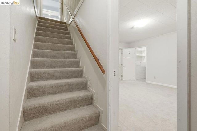 6480 Ascot Dr, Oakland, CA 94611