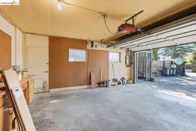 6480 Ascot Dr, Oakland, CA 94611
