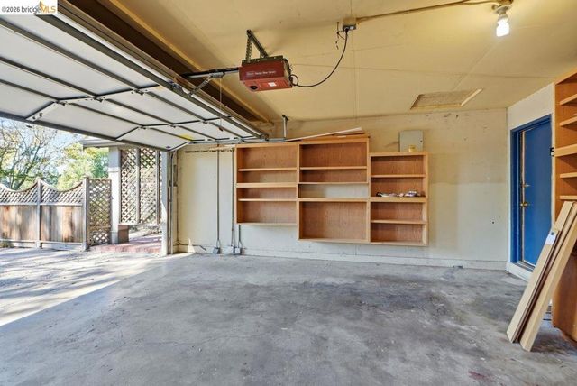 6480 Ascot Dr, Oakland, CA 94611