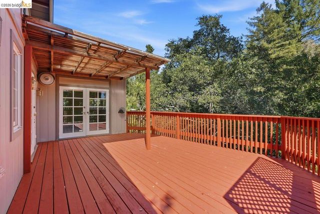 6480 Ascot Dr, Oakland, CA 94611