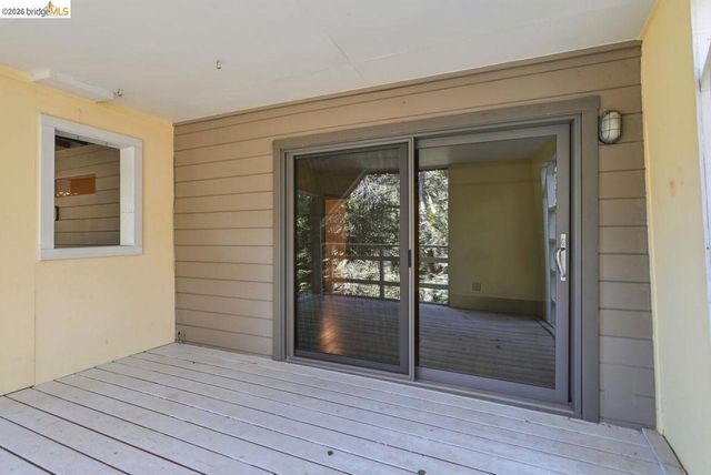 6480 Ascot Dr, Oakland, CA 94611