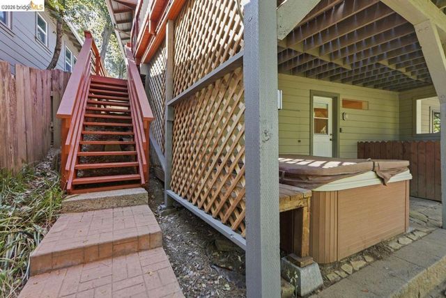 6480 Ascot Dr, Oakland, CA 94611