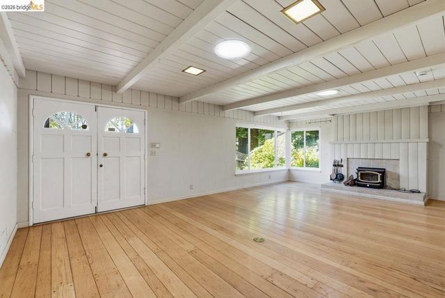6480 Ascot Dr, Oakland, CA 94611