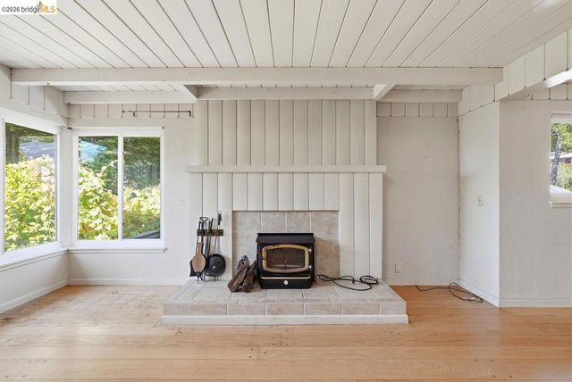 6480 Ascot Dr, Oakland, CA 94611