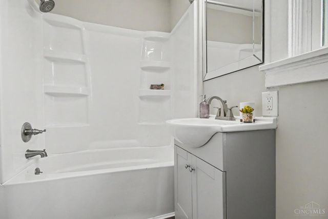 6846 Hurd Avenue, Columbia Twp, OH 45227