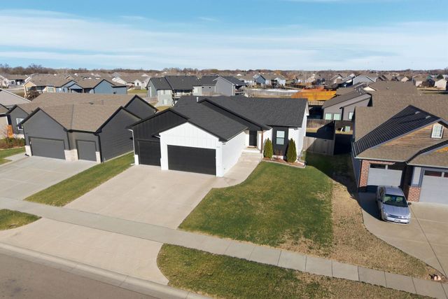 2626 E 48th St N, Wichita, KS 67219