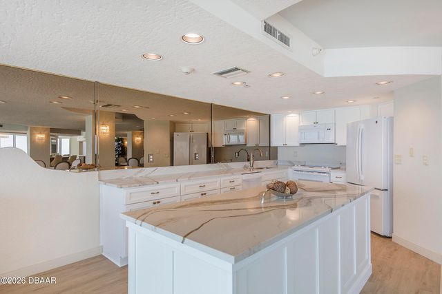 2545 S Atlantic Ave Apt 402, Daytona Beach Shores, FL 32118