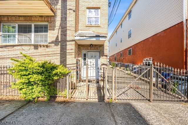 25 Norfolk St, Newark City, NJ 07103