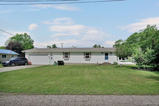 5607 Genesee Avenue, Otter Lake, MI 48464