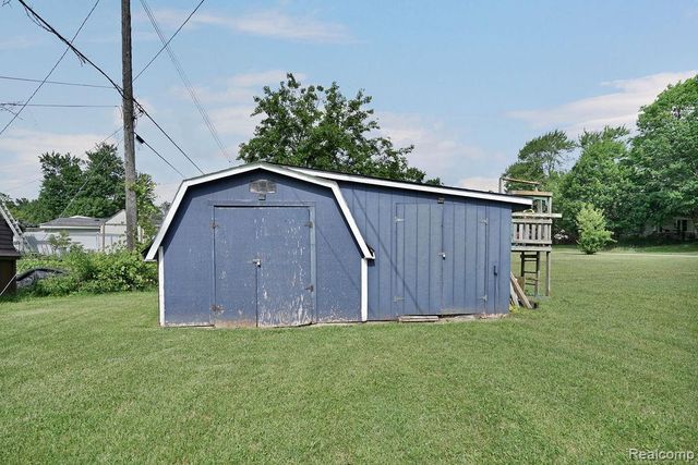5607 Genesee Avenue, Otter Lake, MI 48464