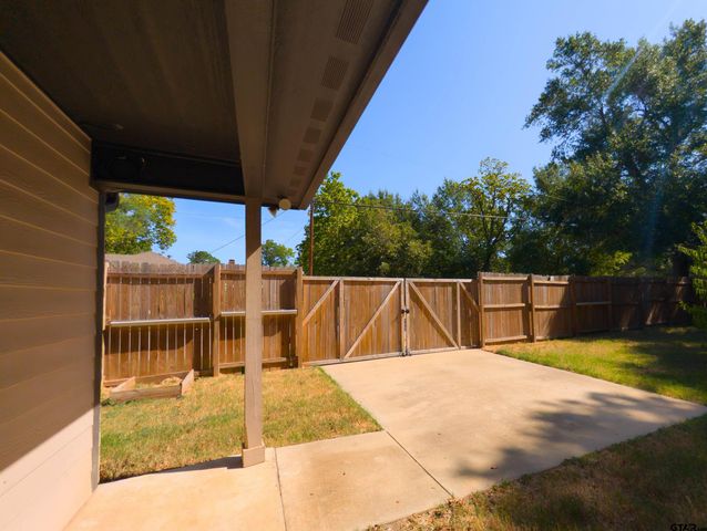 1315 N Ross, Tyler, TX 75702