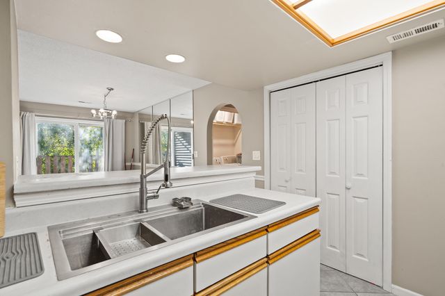 160 W GREEN MEADOWS RD, Columbia, MO 65203