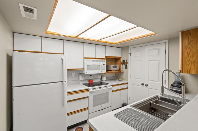 160 W GREEN MEADOWS RD, Columbia, MO 65203