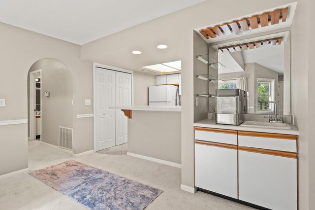 160 W GREEN MEADOWS RD, Columbia, MO 65203