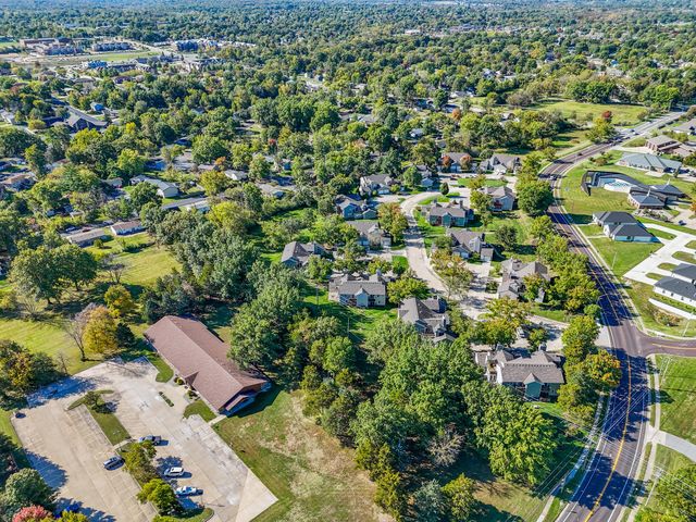 160 W GREEN MEADOWS RD, Columbia, MO 65203