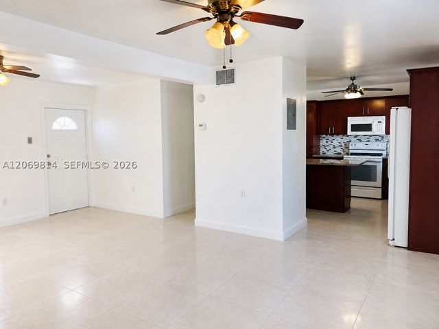 325 NE 108th St, Miami, FL 33161