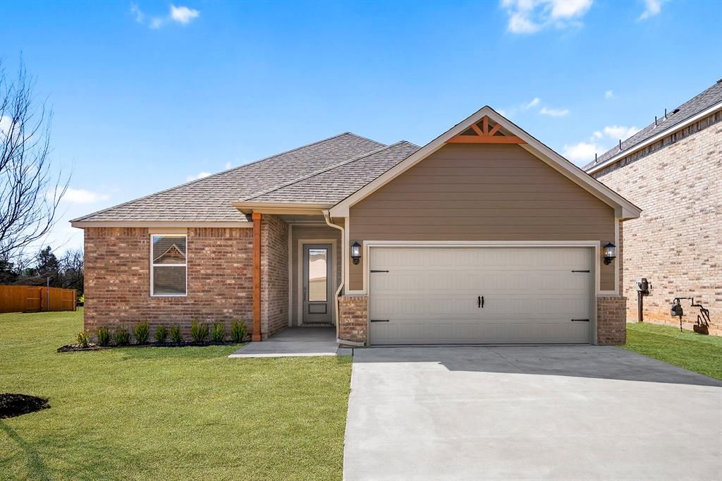 Image 1 of property listing at 11933 SW 30th Street, Yukon, OK 73099