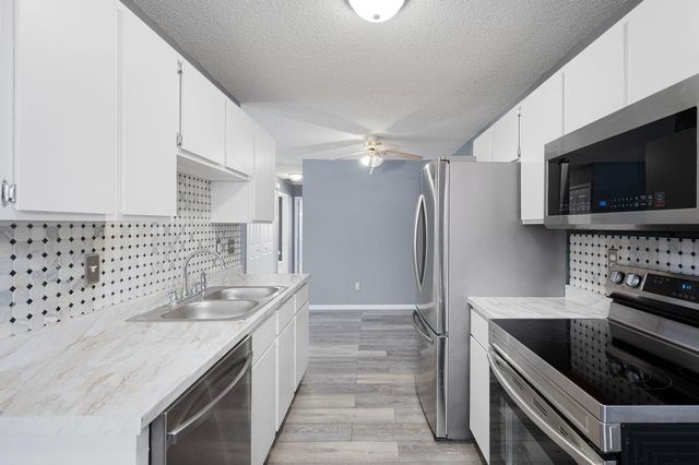 6608 83 Circle N, Brooklyn Park, MN 55445