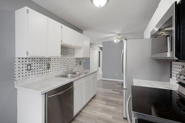 6608 83 Circle N, Brooklyn Park, MN 55445