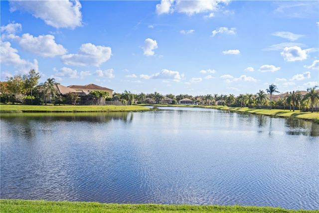 1920 Grey Falcon Circle SW, Vero Beach, FL 32962