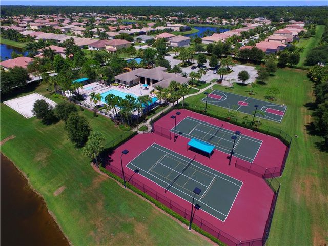 1920 Grey Falcon Circle SW, Vero Beach, FL 32962