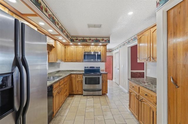 2911 WALKER ROAD, Lakeland, FL 33810