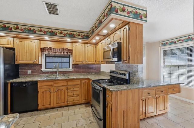 2911 WALKER ROAD, Lakeland, FL 33810