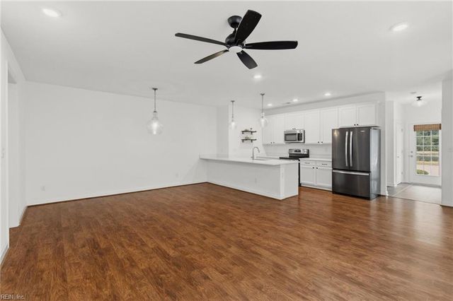 125 Mainsail LOOP, Yorktown, VA 23693