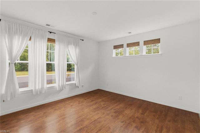 125 Mainsail LOOP, Yorktown, VA 23693