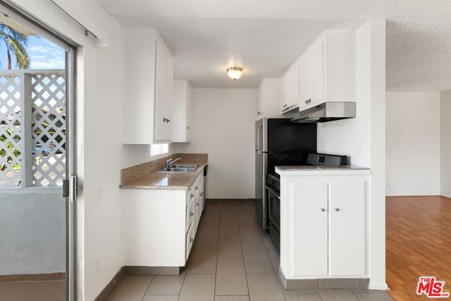 1900 Dracena Drive, Los Angeles, CA 90027