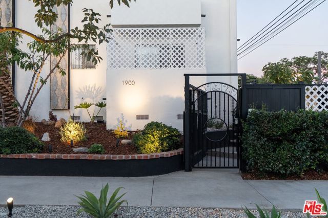 1900 Dracena Drive, Los Angeles, CA 90027