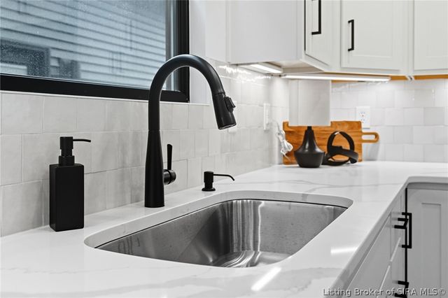 134 E Rock Lane, Clarksville, IN 47129