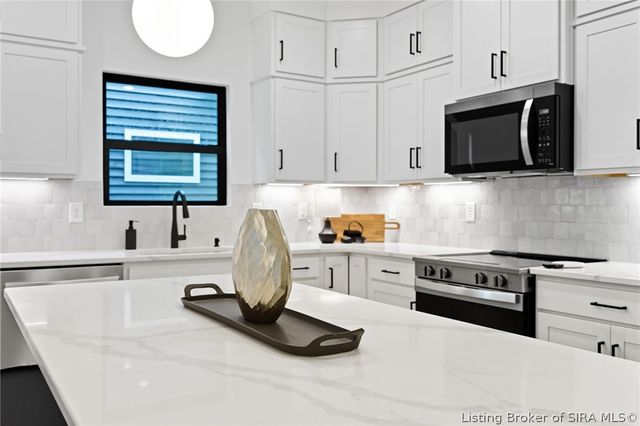 134 E Rock Lane, Clarksville, IN 47129