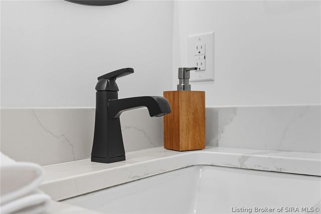 134 E Rock Lane, Clarksville, IN 47129